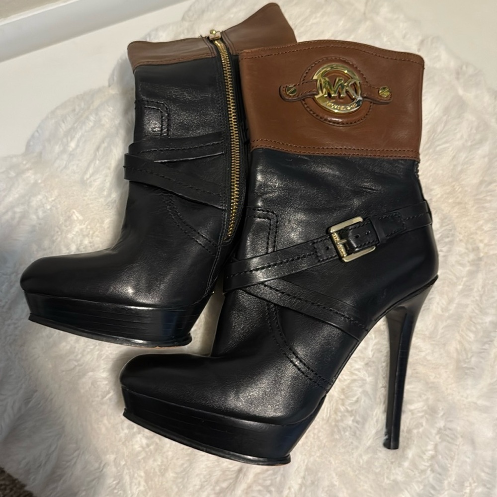Michael Kors women bootie’s size 8.5